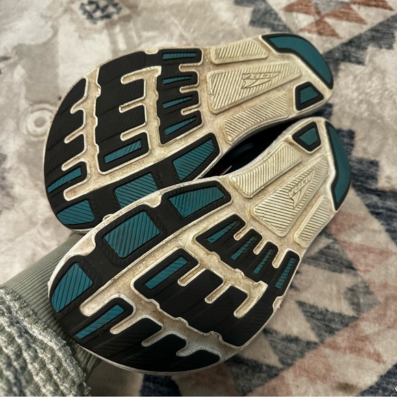 Men’s Altra Escalante 4 sz 10 - Picture 6 of 8